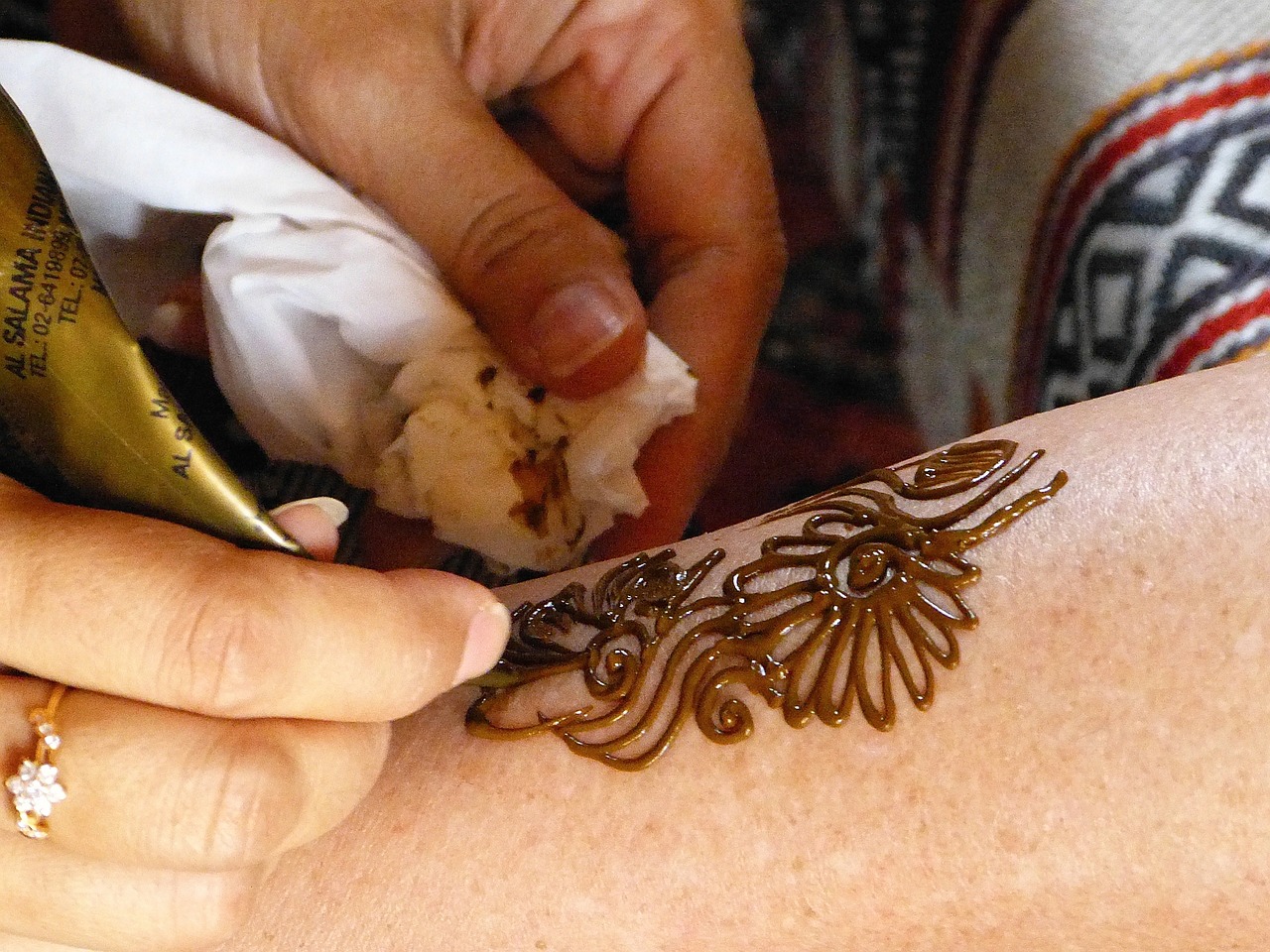 henna tattoo abu dhabi free photo