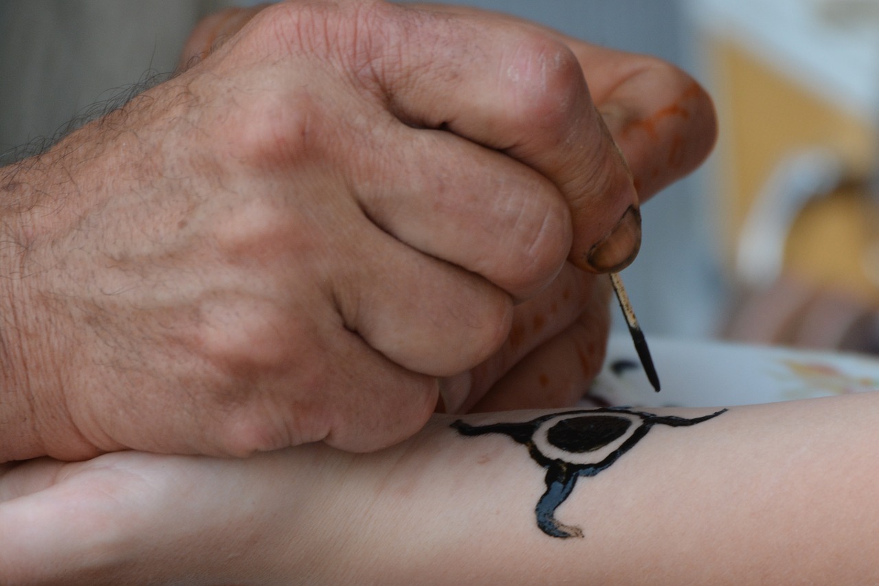 henna tattoo hands free photo