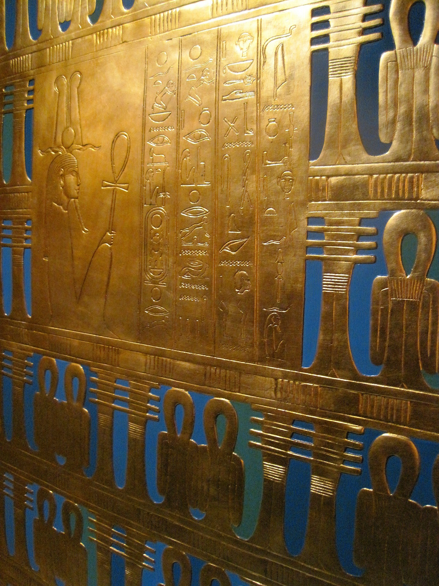 tutankhamun shrine gold free photo