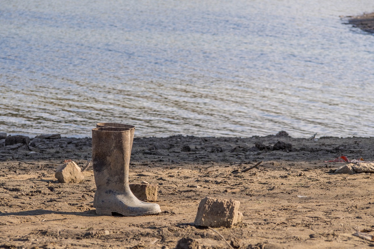 high boot shoe bank free photo