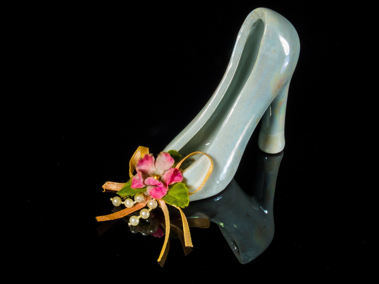 high heeled shoe frauenschuh kid shoe free photo