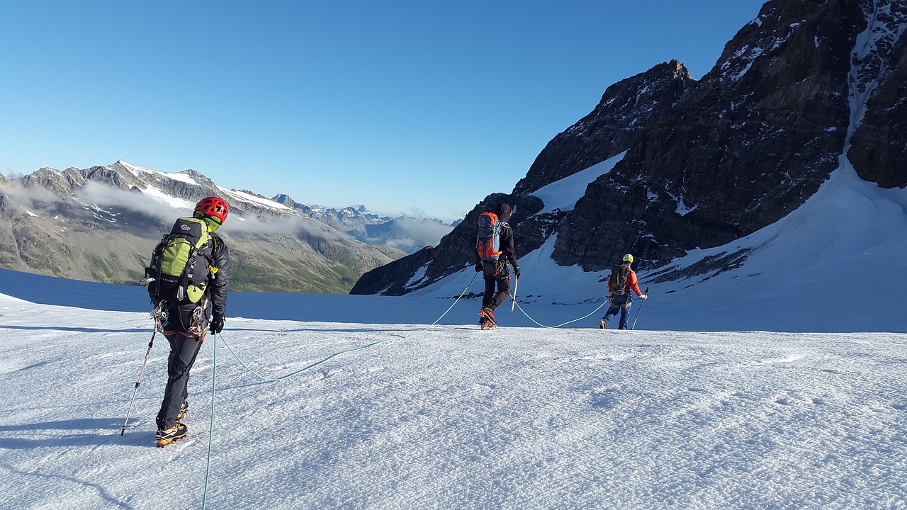 high-altitude mountain tour glacier alpinists free photo