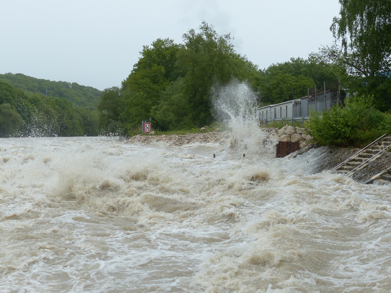 high water wave bank free photo