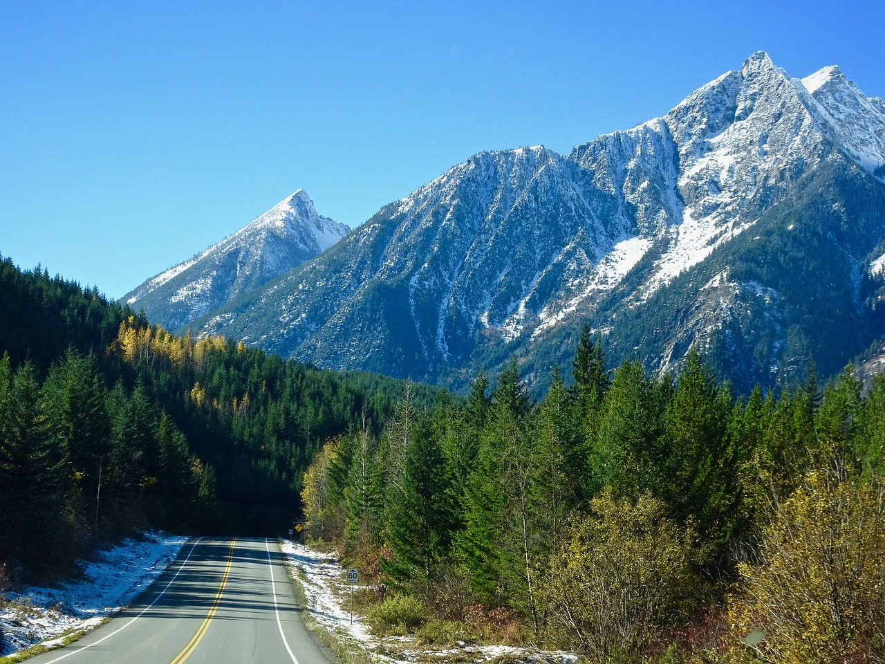 highway mountains snow free photo