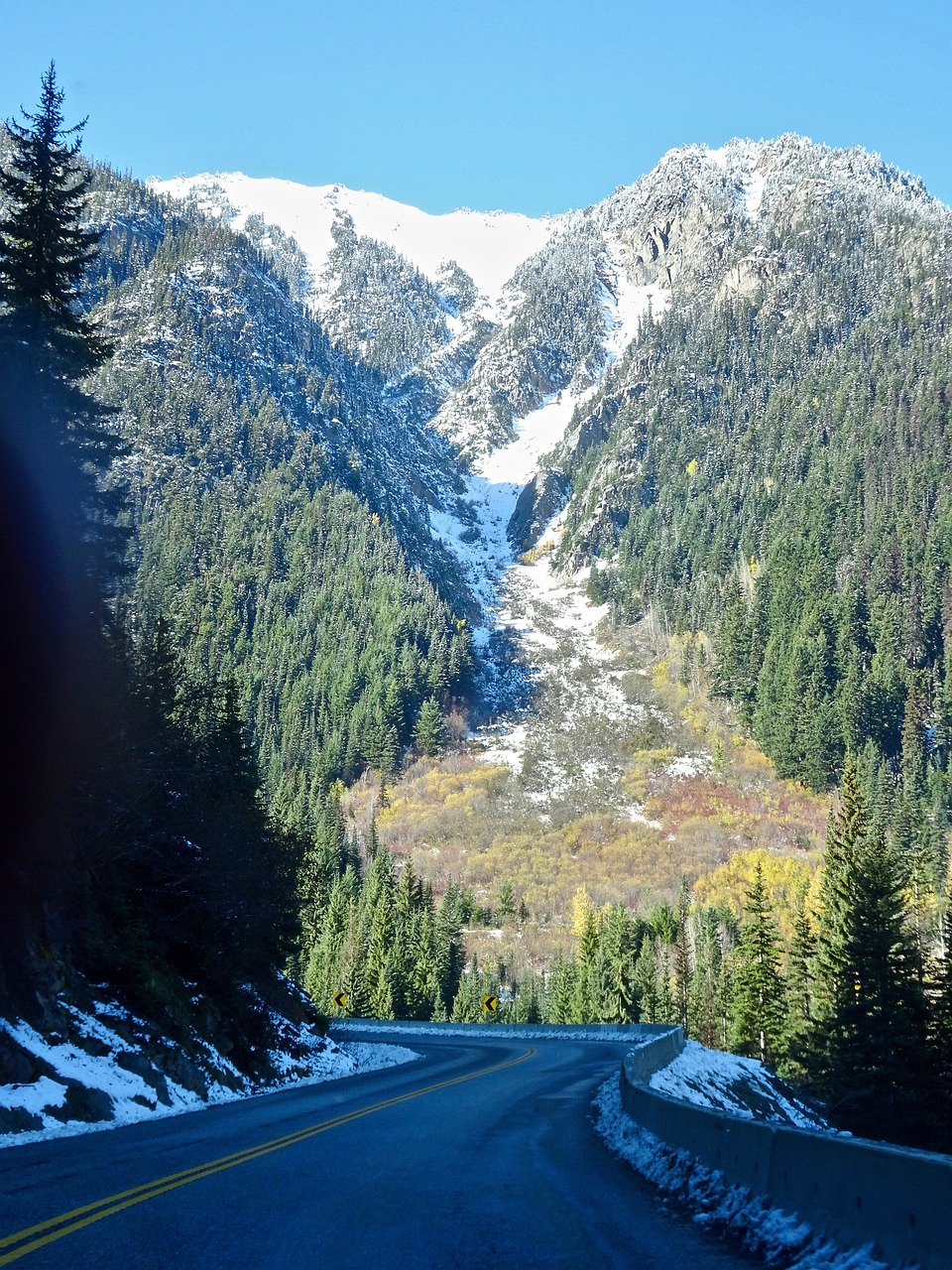 highway mountains snow free photo