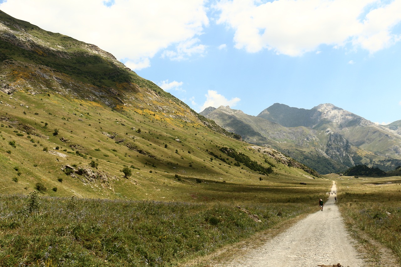 hiking  huesca  pi free photo