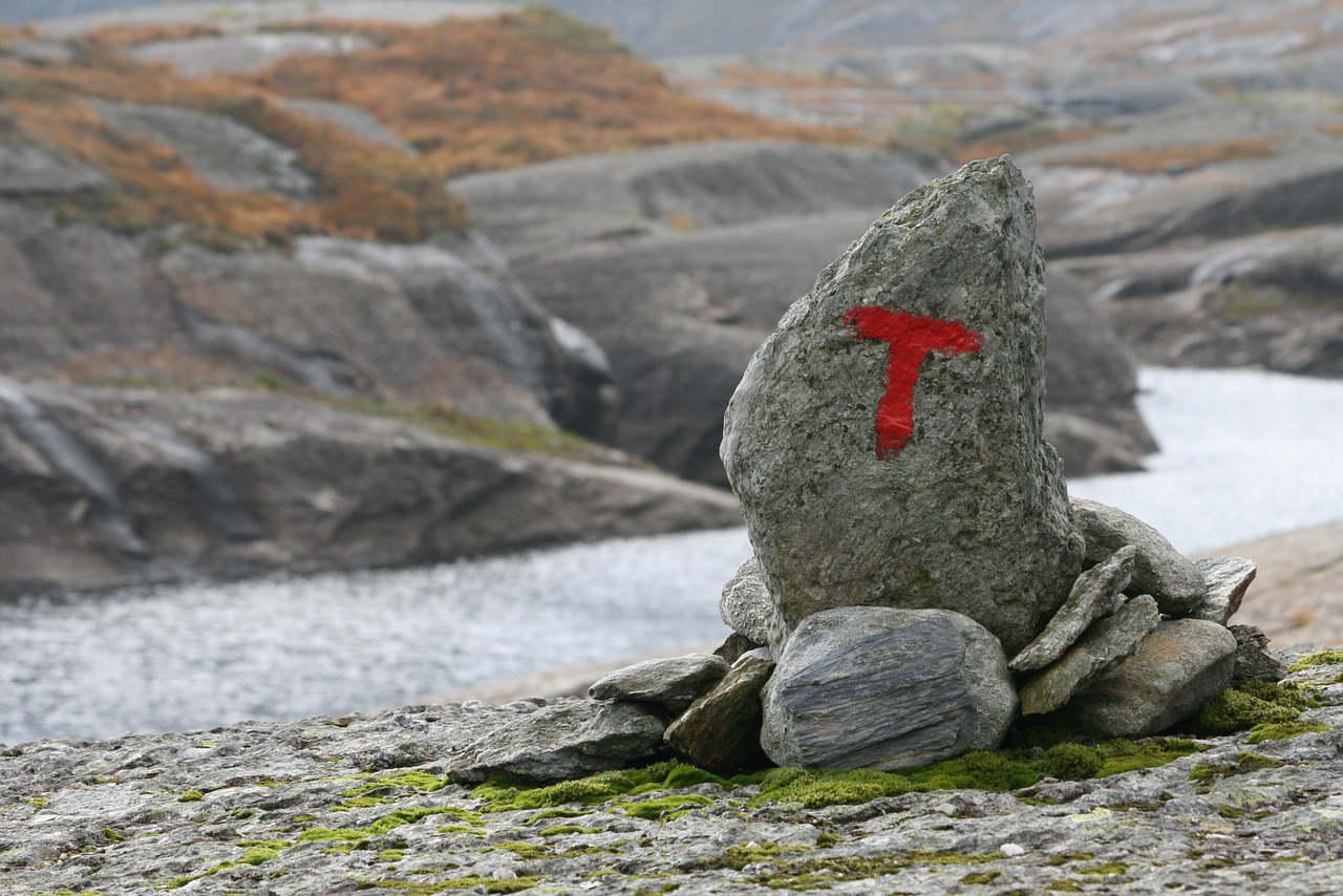 hiking norway nature free photo