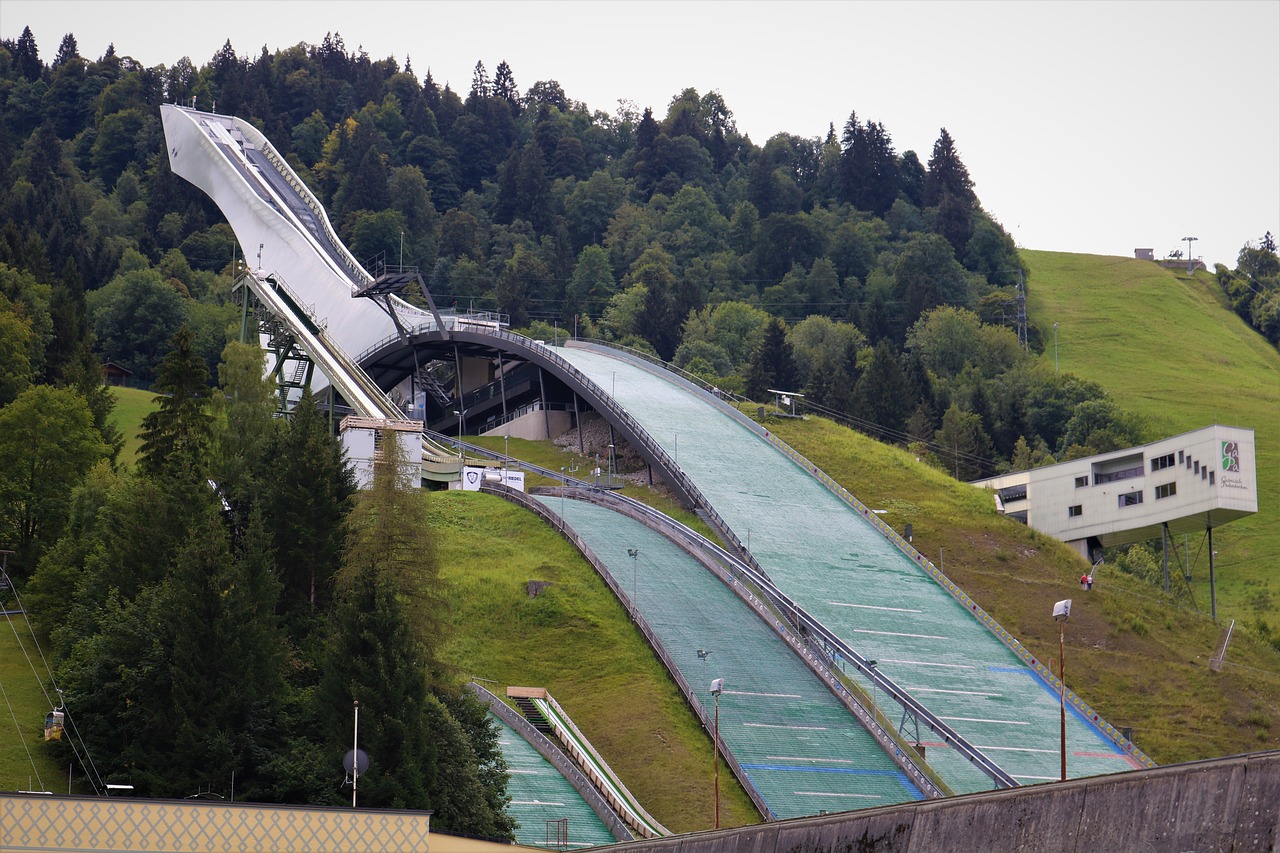 hill  garmisch partenkirchen  flight free photo