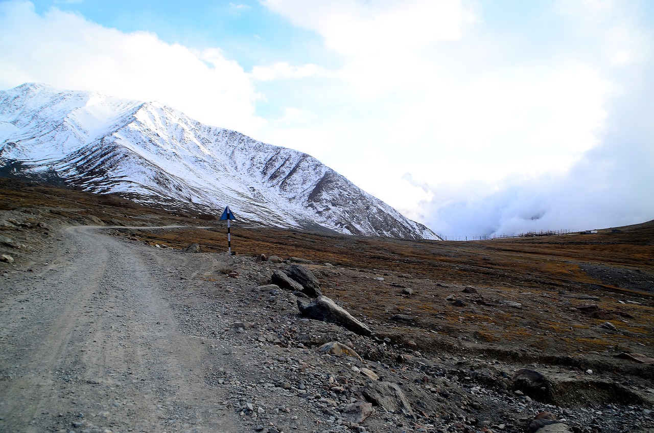 himalayas mountains india free photo