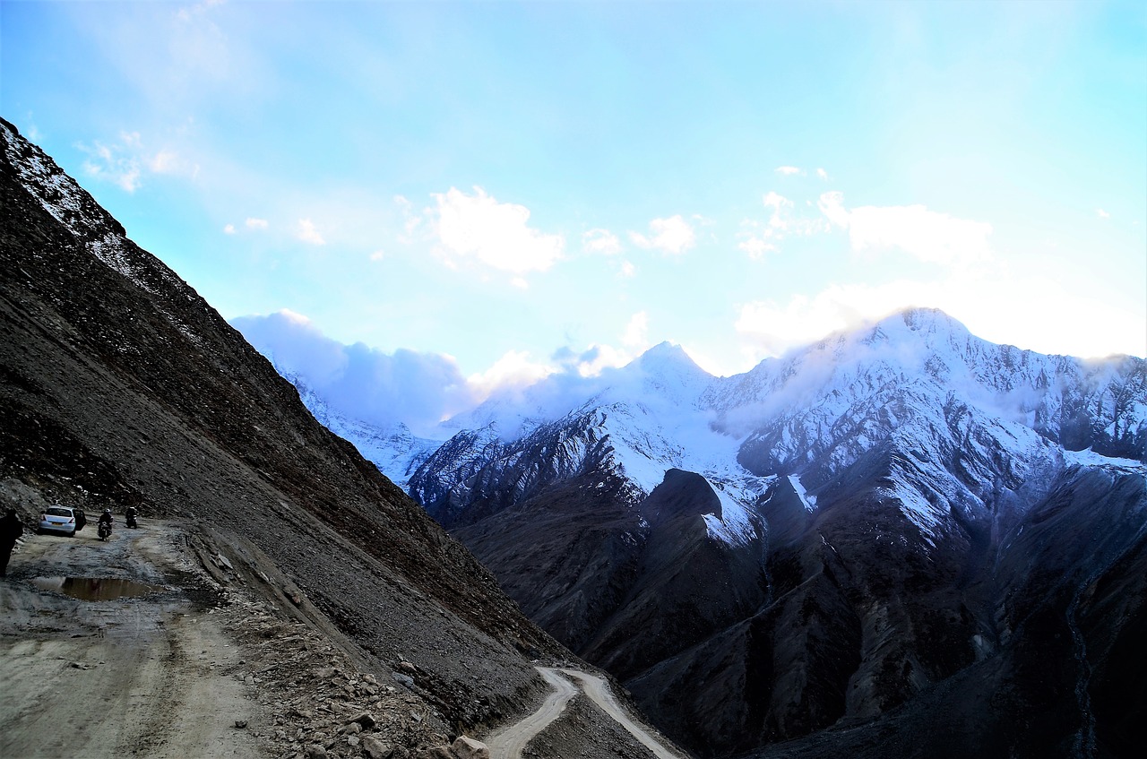 himalayas mountains india free photo