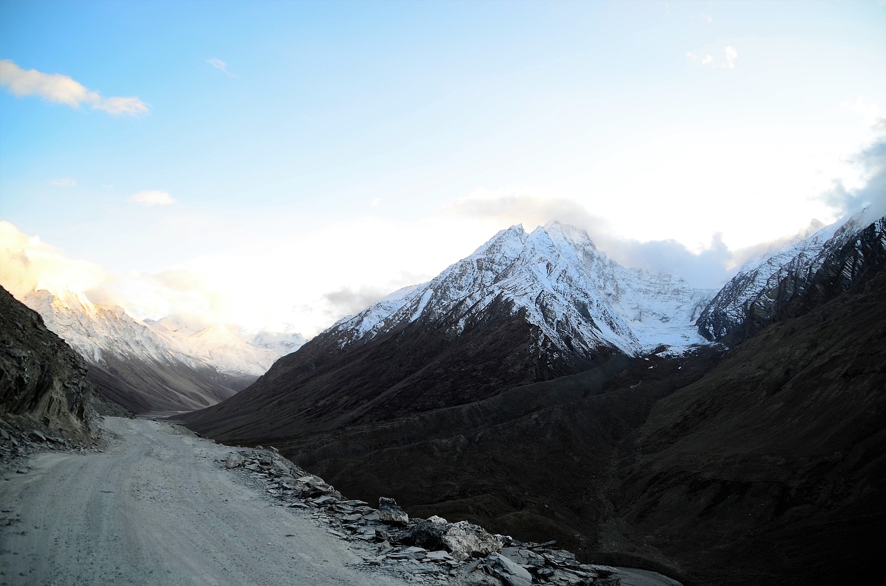 himalayas mountains india free photo