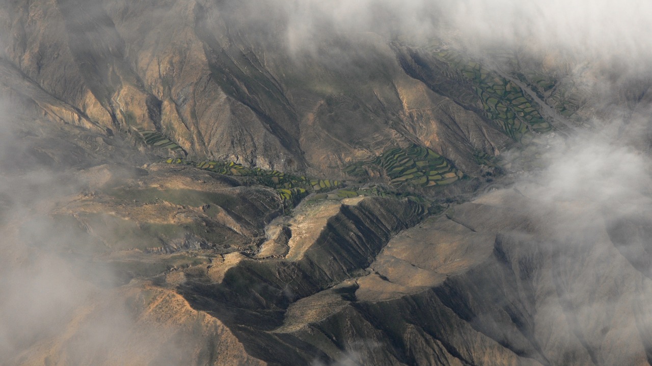 himalayas fly mountains free photo