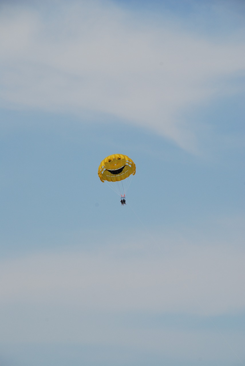 himmel parachute happy free photo