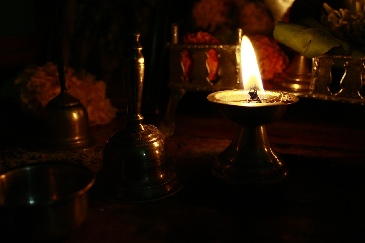 hinduism lamp ceremony free photo