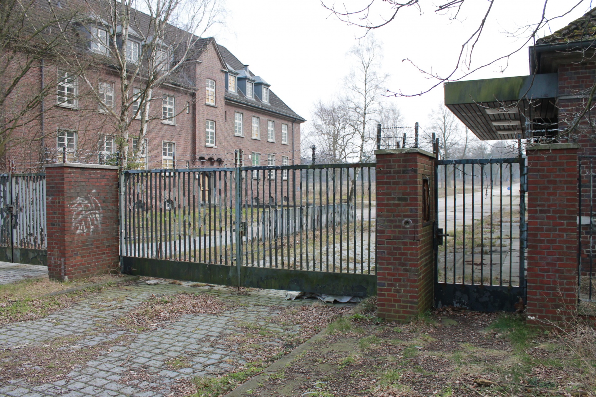 gate metal entrance free photo