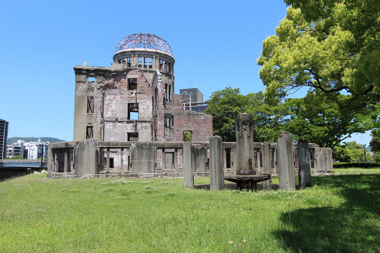 hiroshima war nuclear free photo