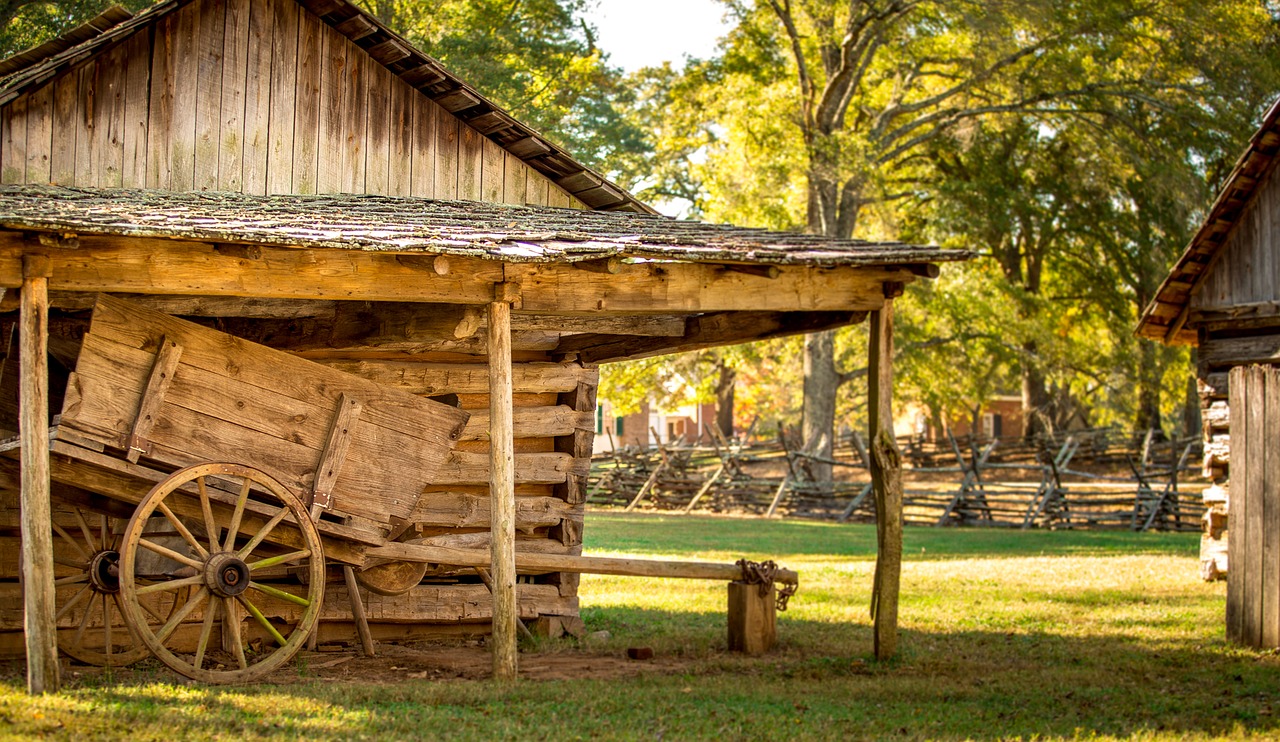 historic log building cabin free photo