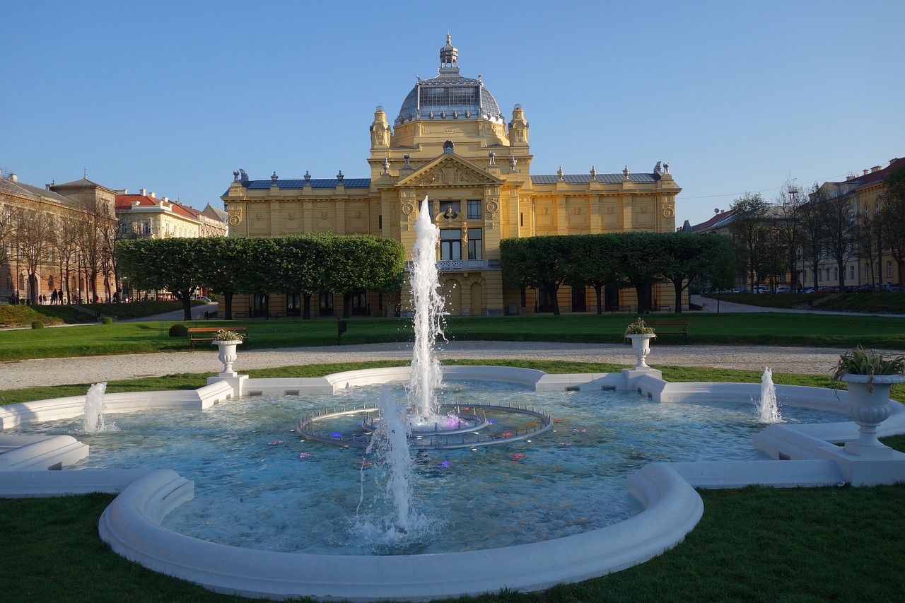 historic fountain water free photo