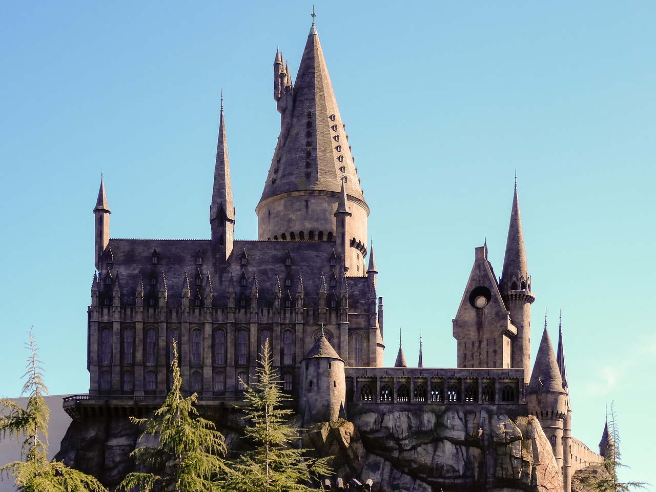 hogwarts,harry potter,magic,conjure,magic school,building,old,los angeles,universal studio,california,tower,old building,achitecture,sky,timber construction,towers,blue sky,castle,free pictures, free photos, free images, royalty free, free illustrations, public domain