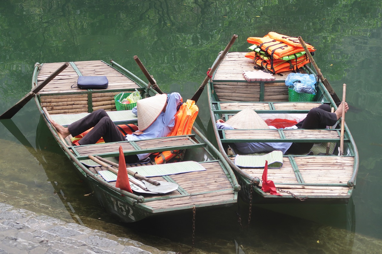 hoi an vietnam rowing boat free photo