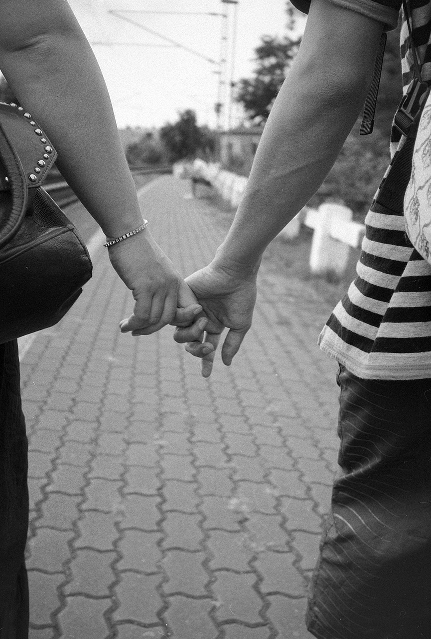 holding hands lovers couple free photo