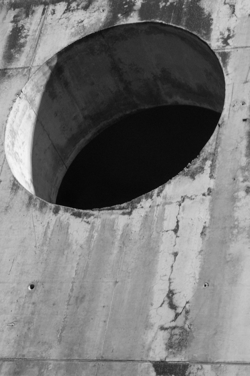 hole wall hollow free photo
