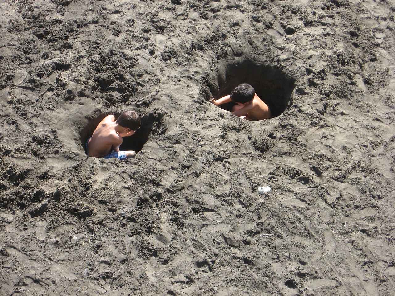 holes sand boys free photo