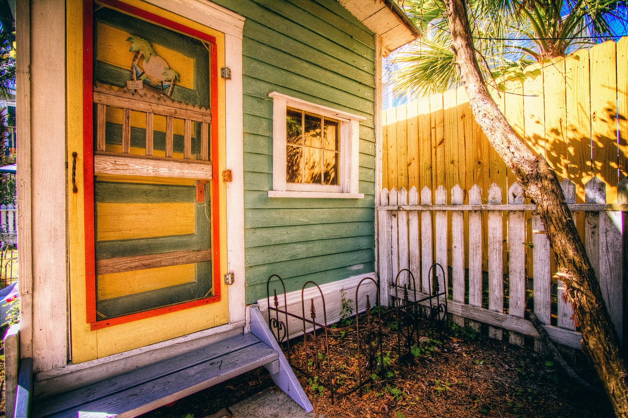 holiday home entrance door free photo