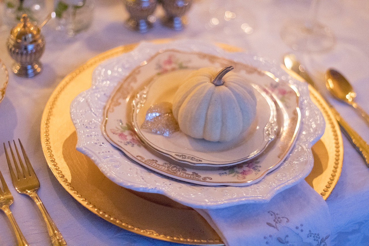 holiday table table setting thanksgiving table free photo