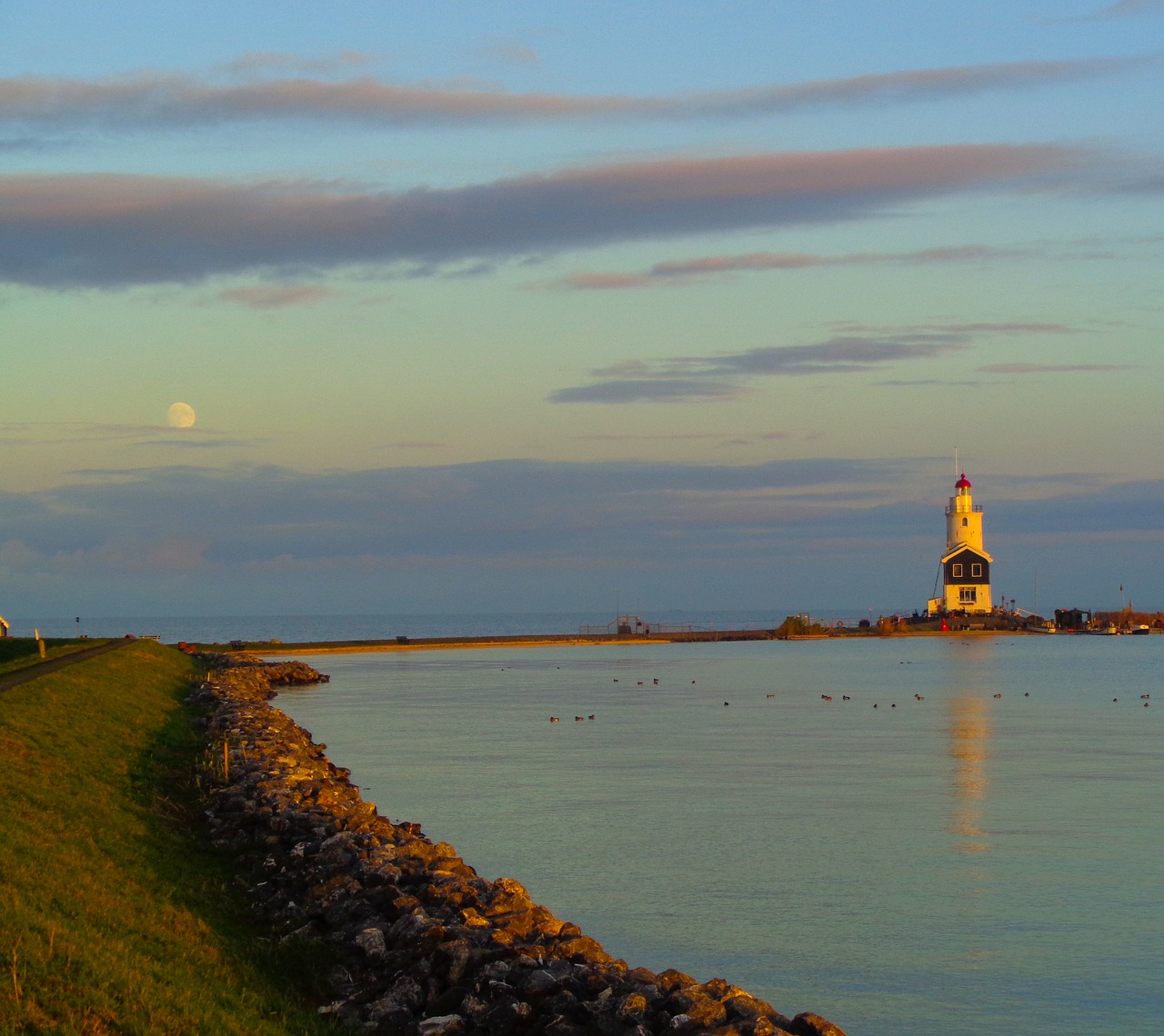 holland  lighthouse  atmosphere free photo