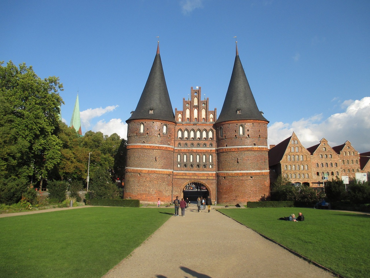 holsten gate,lübeck,historically,landmark,city gate,hanseatic city,architecture,places of interest,monument,free pictures, free photos, free images, royalty free, free illustrations, public domain