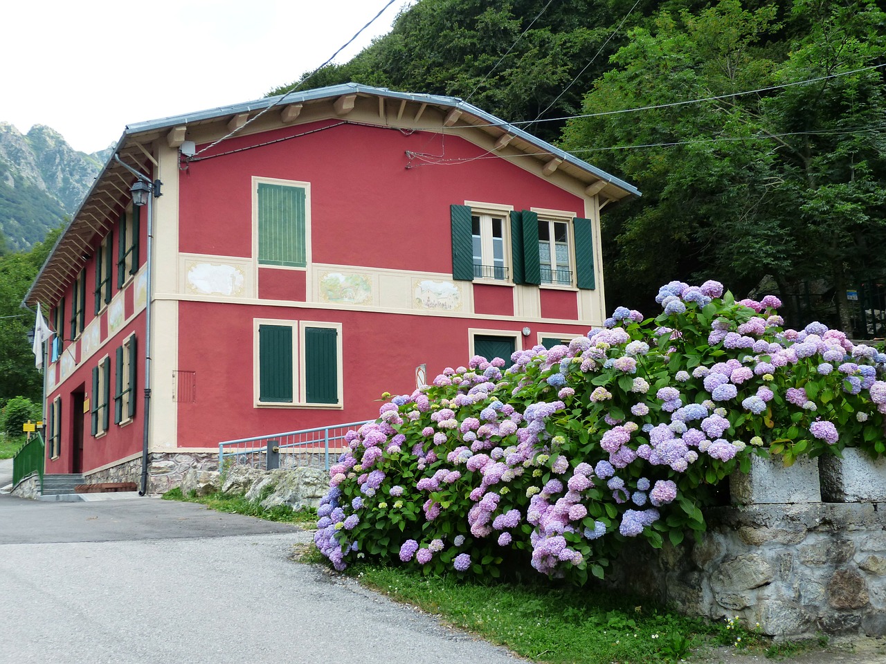 home hut rifugio free photo