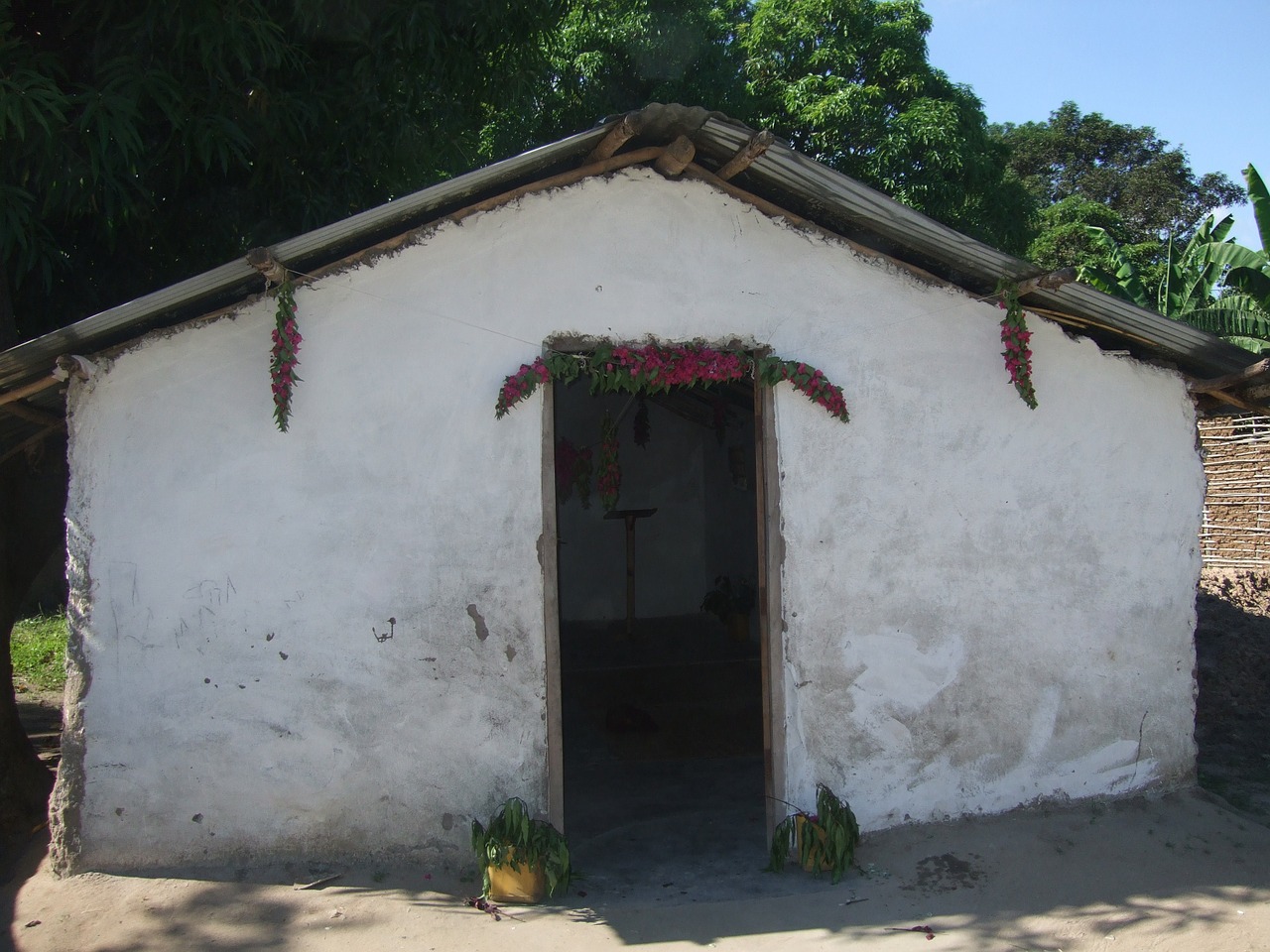 home white door free photo