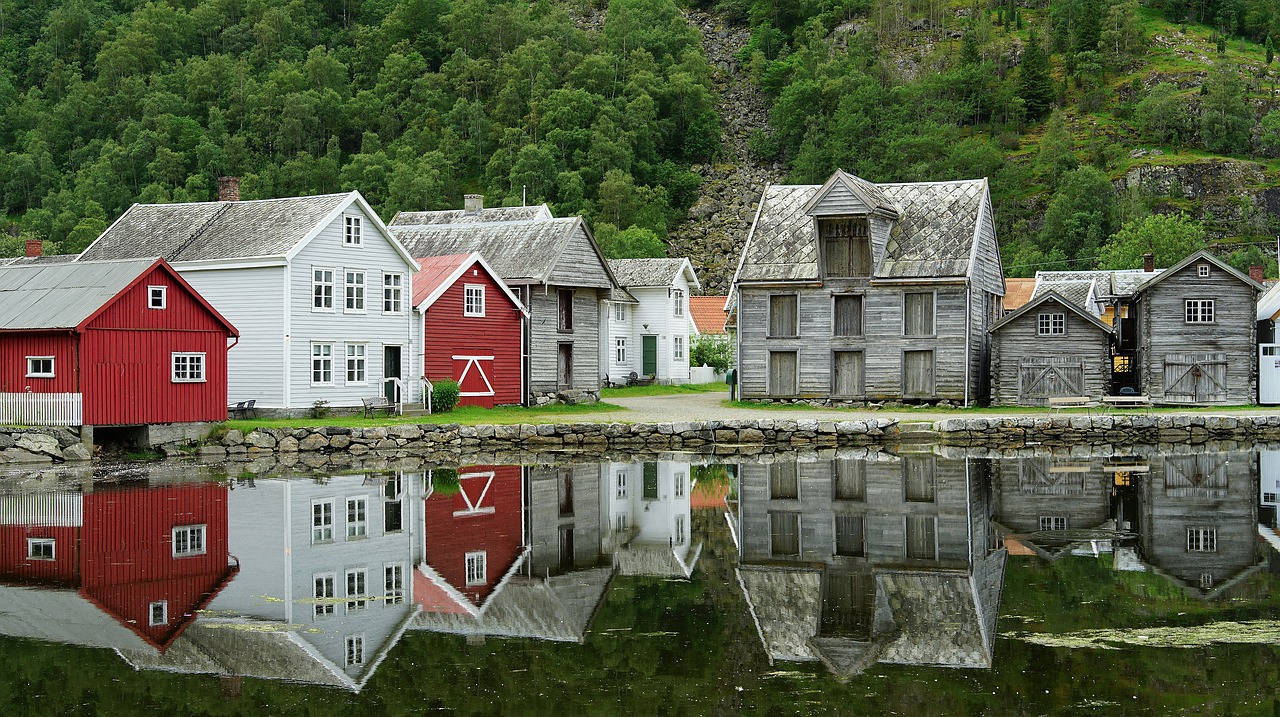 home lake mirroring free photo