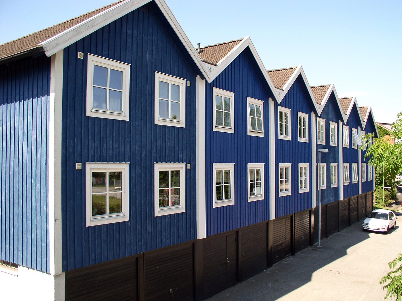 home terraced houses blue free photo