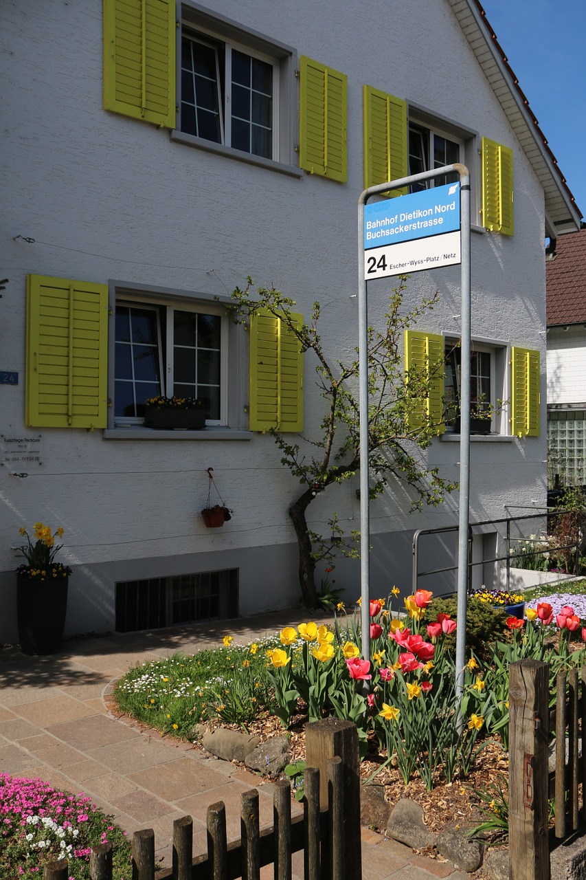 home garden bus stop free photo