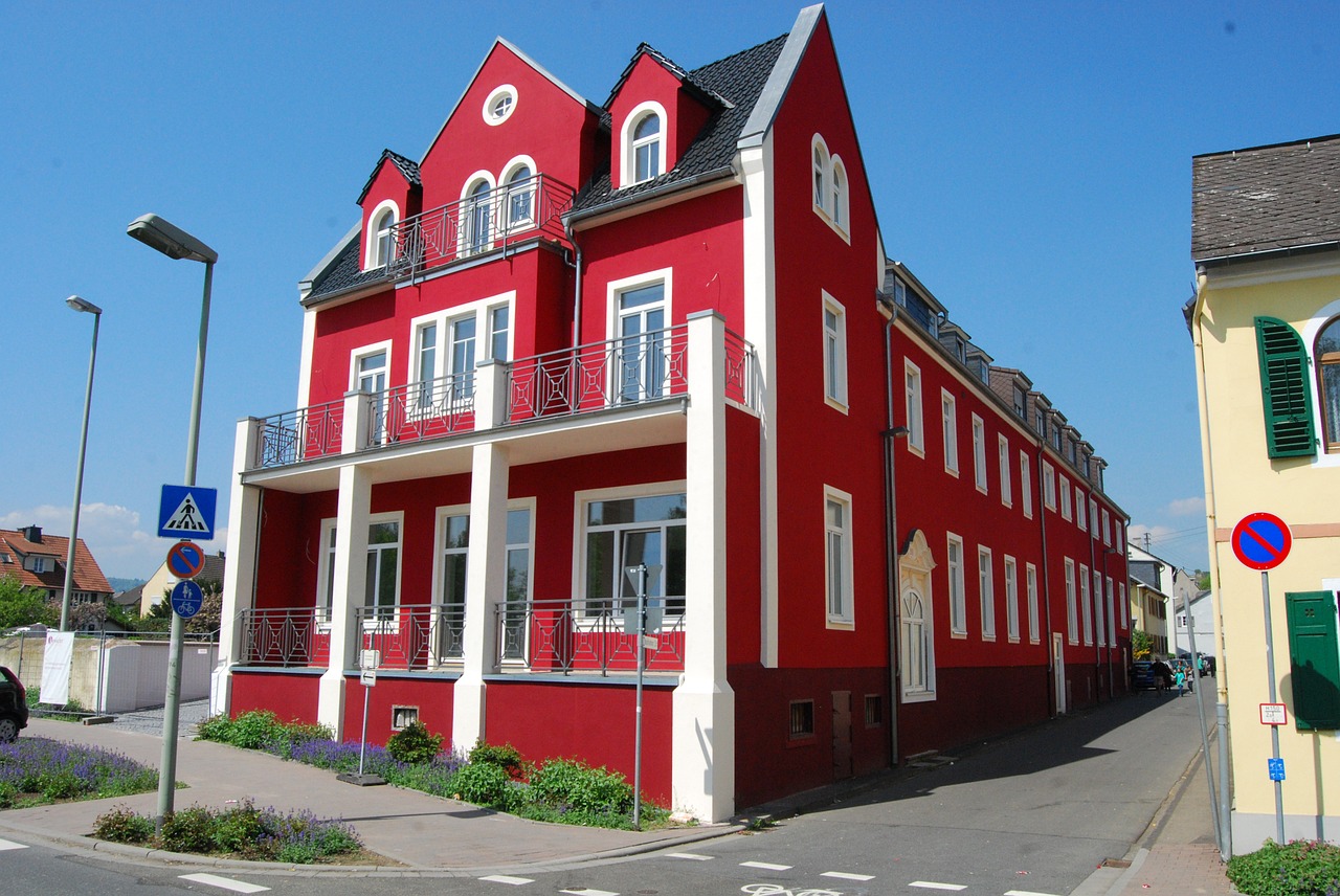 home red architecture free photo