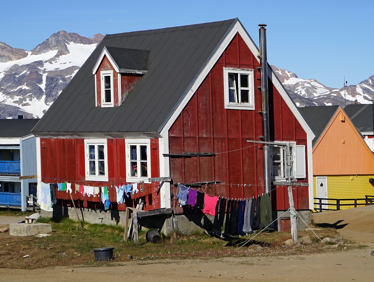 home red laundry free photo