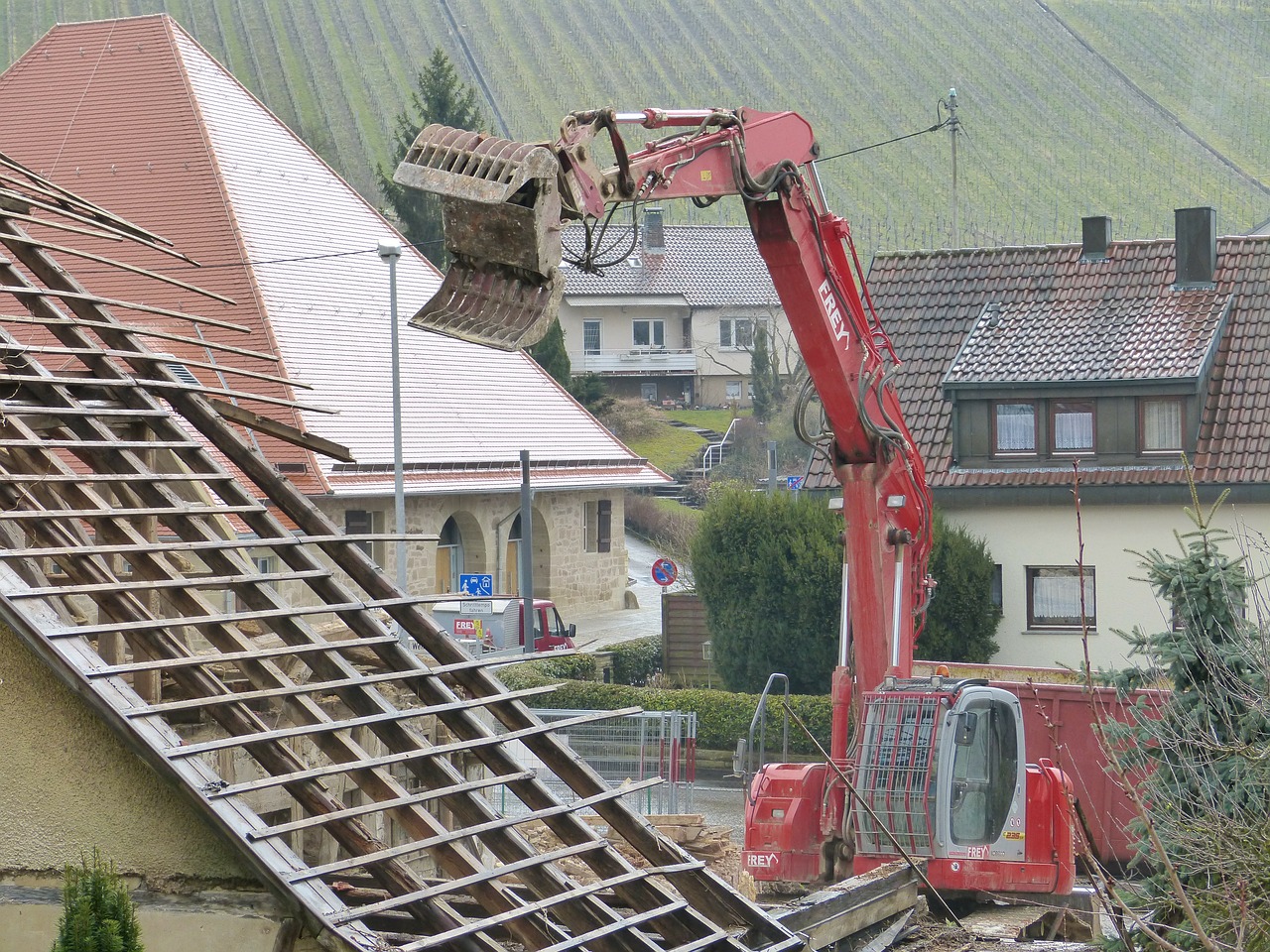 home demolition roof free photo