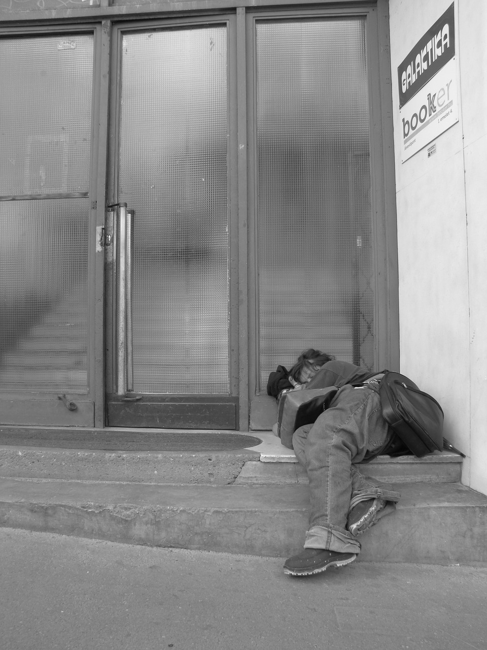 homeless fedélnélküli man free photo