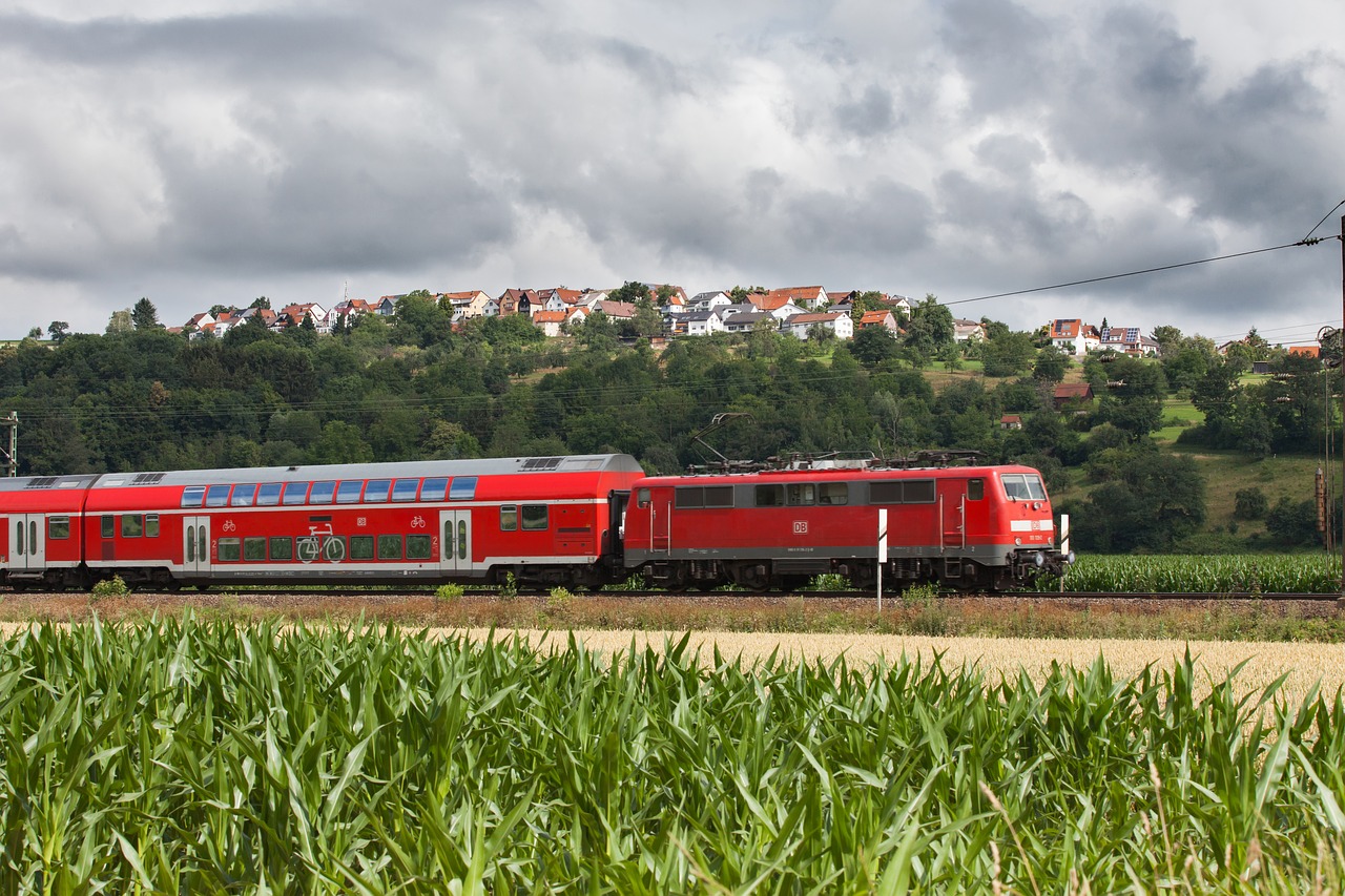 houses  train  sky free photo