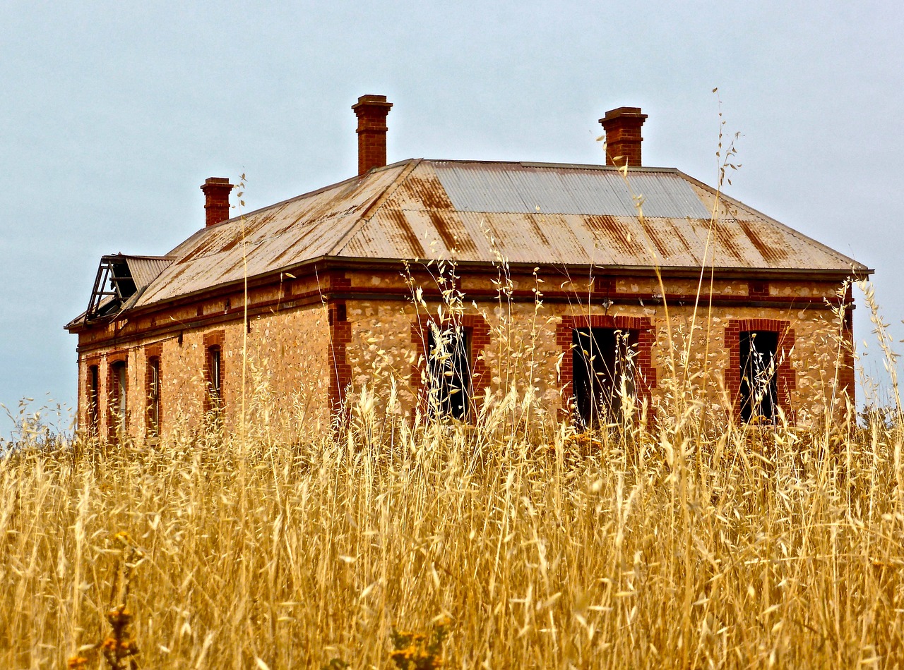 homestead  abandoned  historic free photo