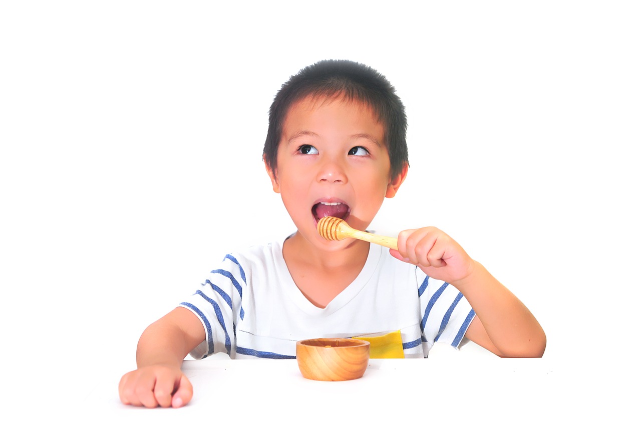 honey  eating  child free photo