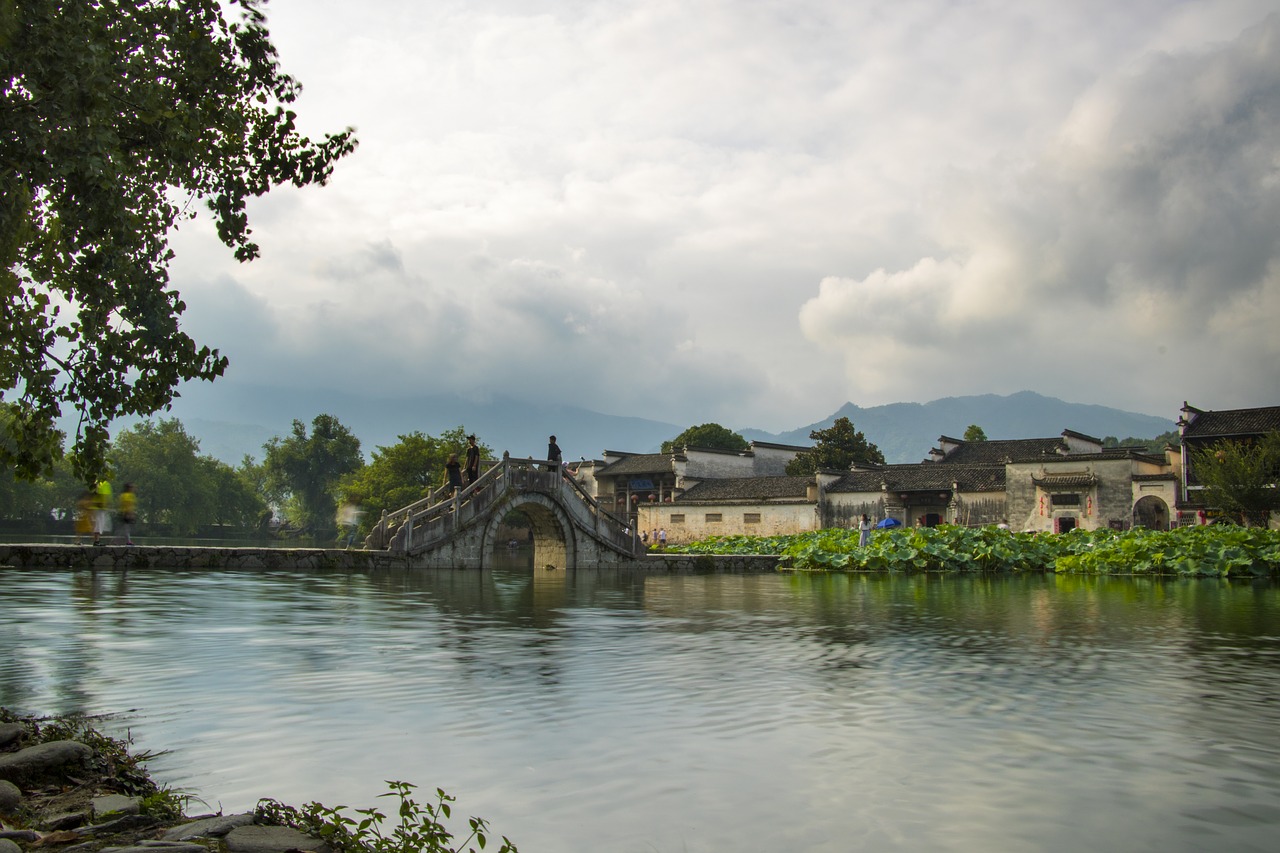 hongcun village  lake  huangshan free photo