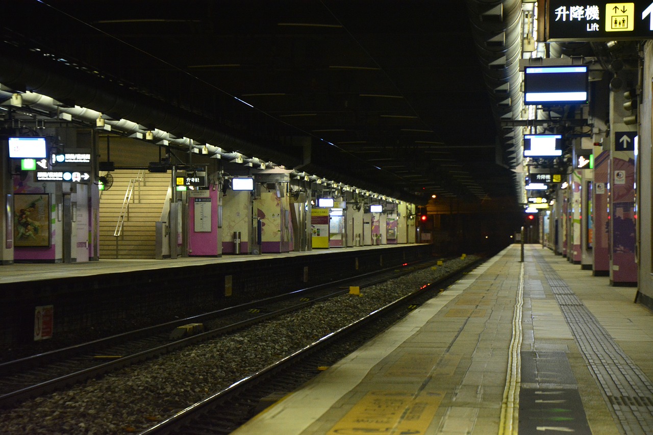 hongkong  train  city free photo