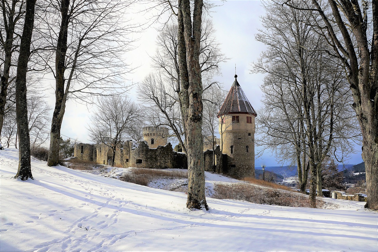 honing mountain  castle  ruin free photo