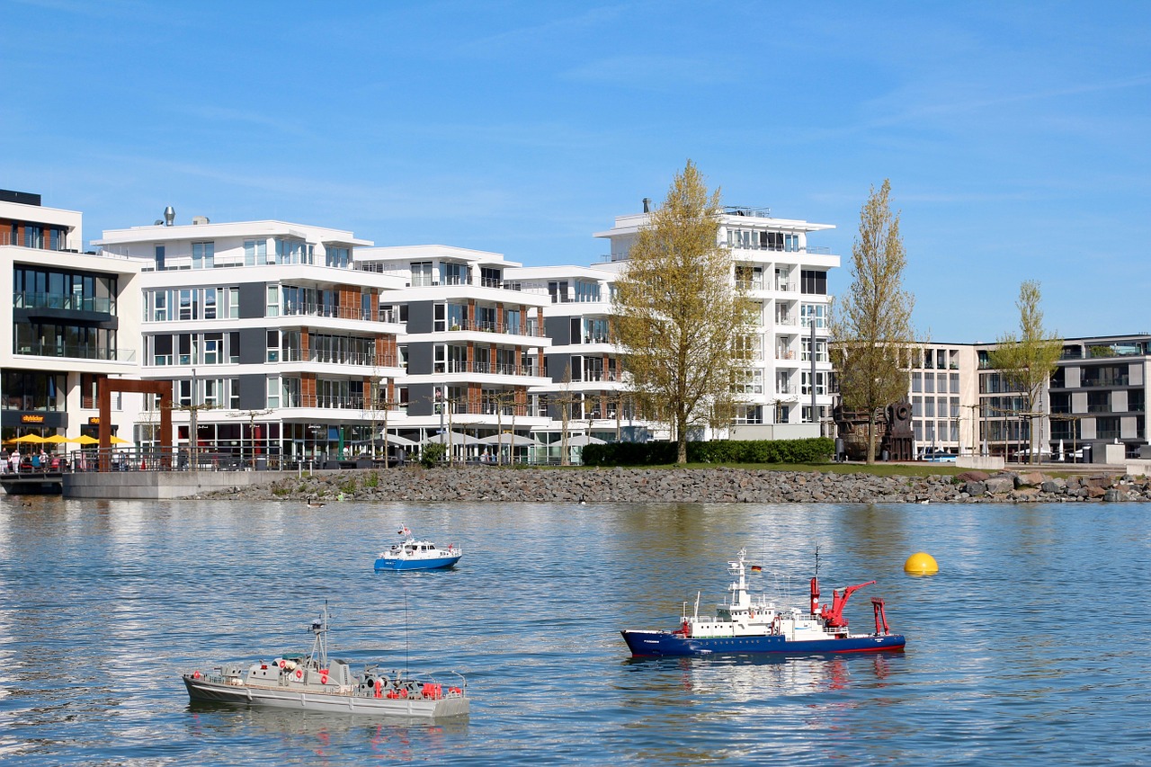 hörde phoenix lake model boat free photo