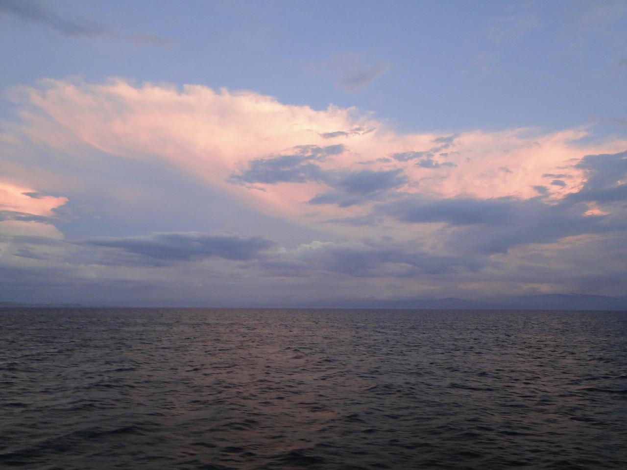 horizon clouds sea free photo