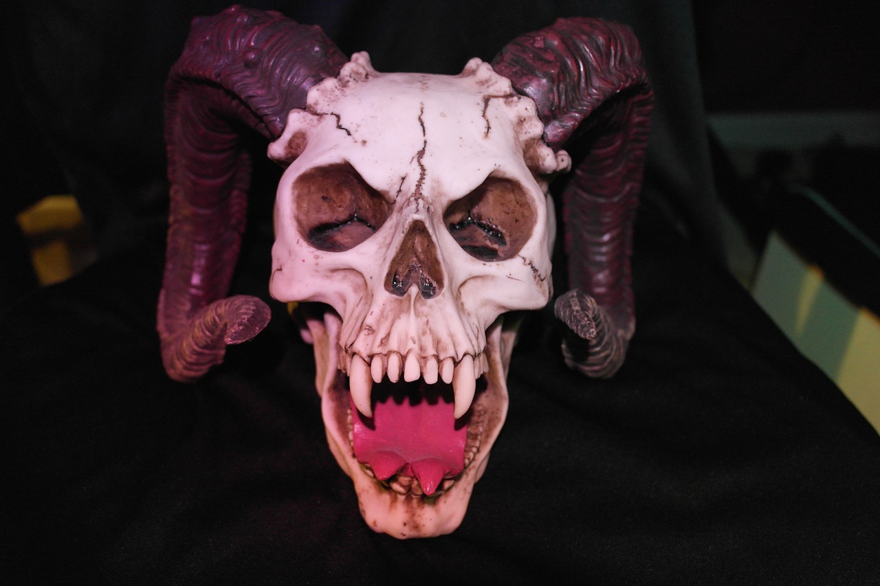 horned skull monster skull free photo