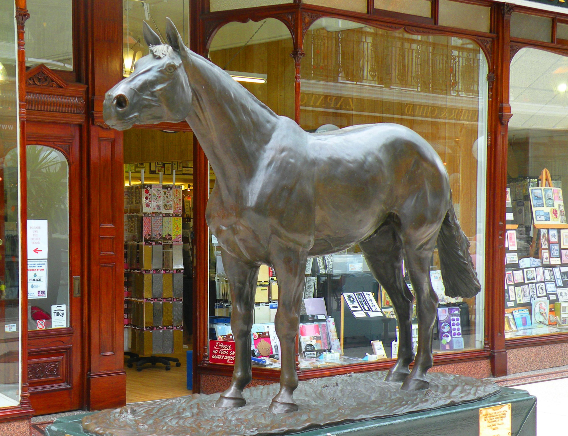 horse statue arcade free photo